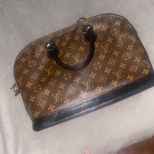Authentic Louis Vuitton Alma PM Monogram Handbag